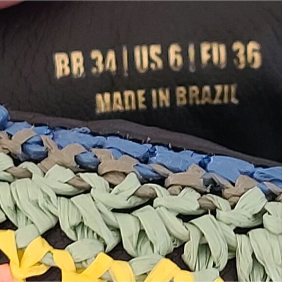 Farm Rio Black Banana Puffy Crochet Flip Flops NEW Size 6 - Picture 7 of 7